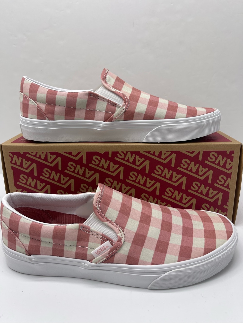 Vans WMNS Classic Slip-On (Gingham) Rosette/True White 
VN000XG8B06 Sneakers